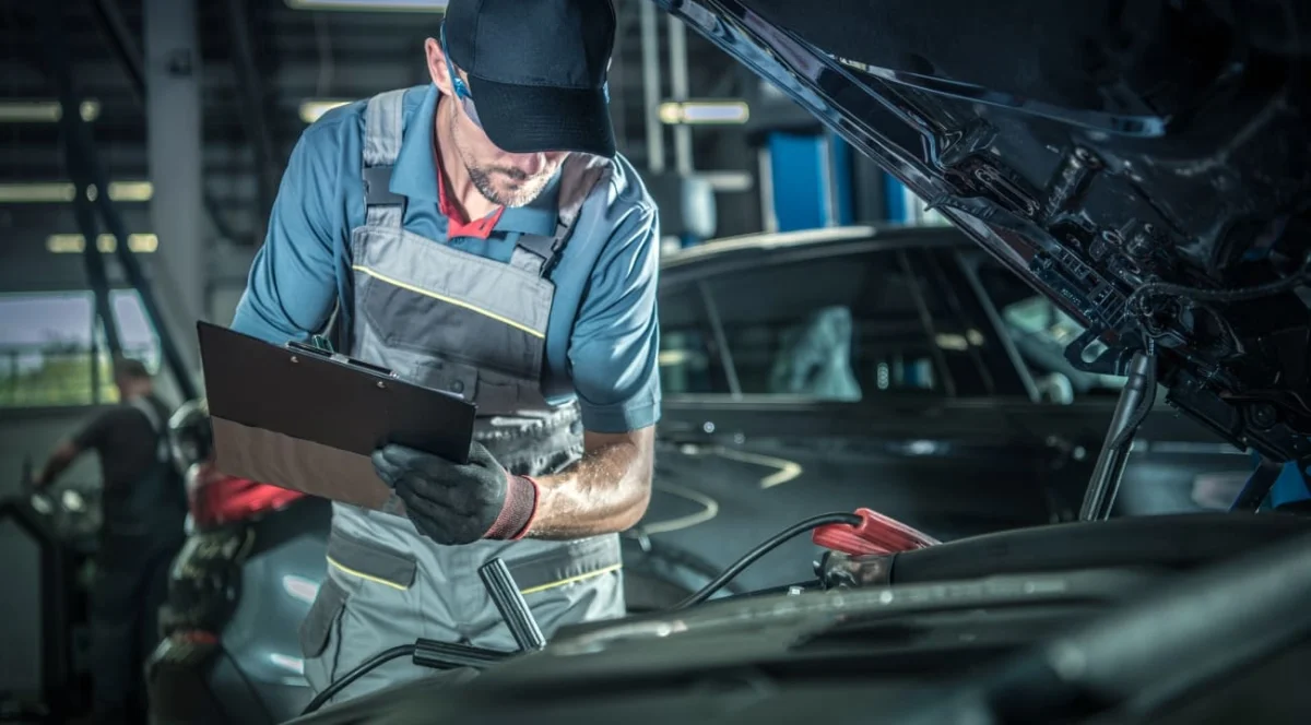 Vérifications essentielles avant un long trajet en voiture - entretien automobile