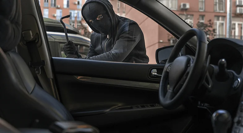 Protégez Votre Véhicule : Évitez le Vol en Vacances - voiture volée