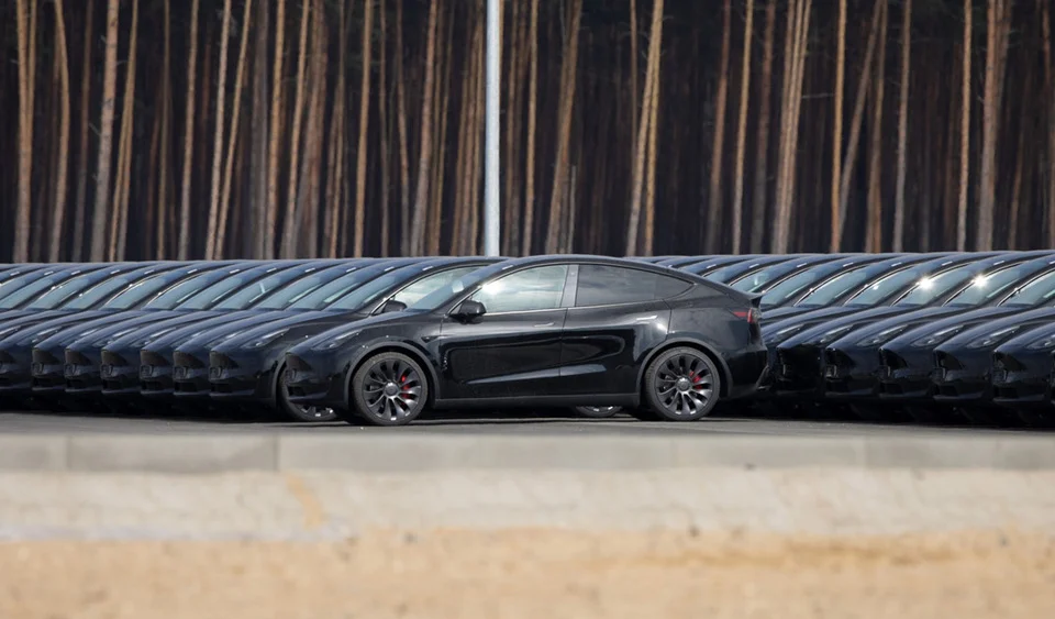 Tesla Model Y 7 places revient, plus cher que Peugeot E-5008 - Tesla Model Y