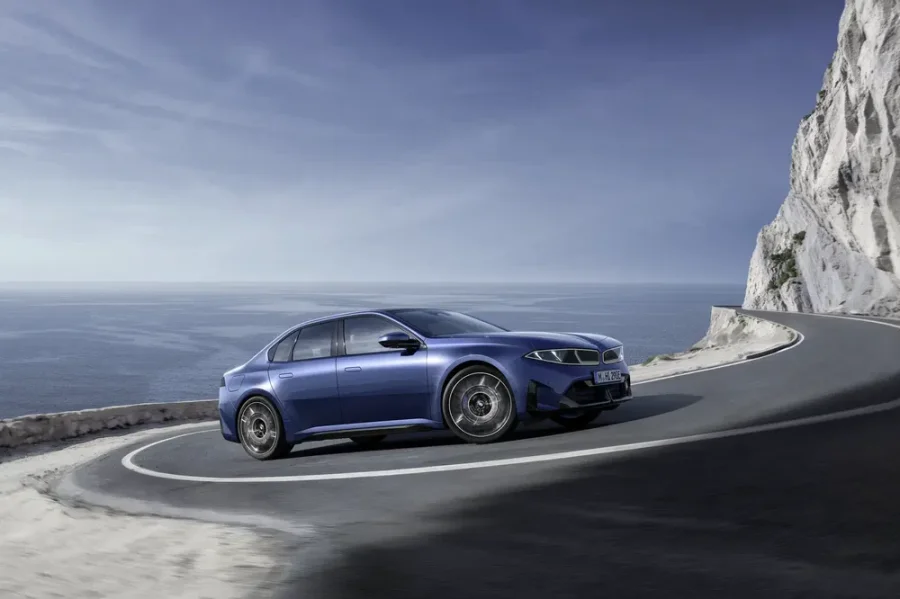 BMW i3 2026 : 900 km d'autonomie pour la berline électrique - BMW i3 2026