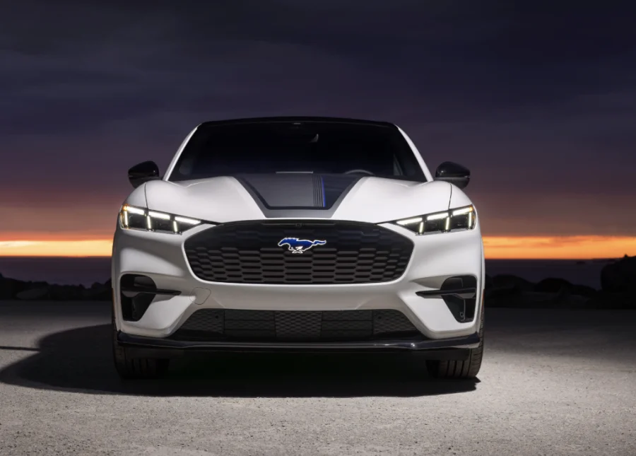 Ford Mustang Mach-E GT California Special : hommage aux années 60 - Ford Mustang Mach-E GT