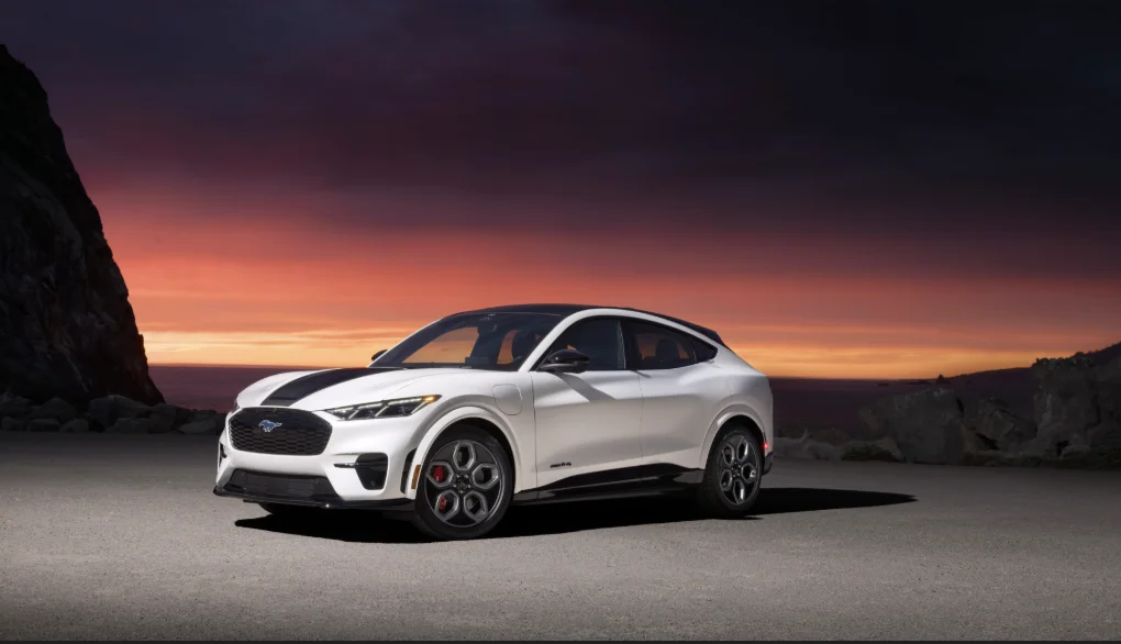 Ford Mustang Mach-E GT California Special : hommage aux années 60 - Ford Mustang Mach-E GT