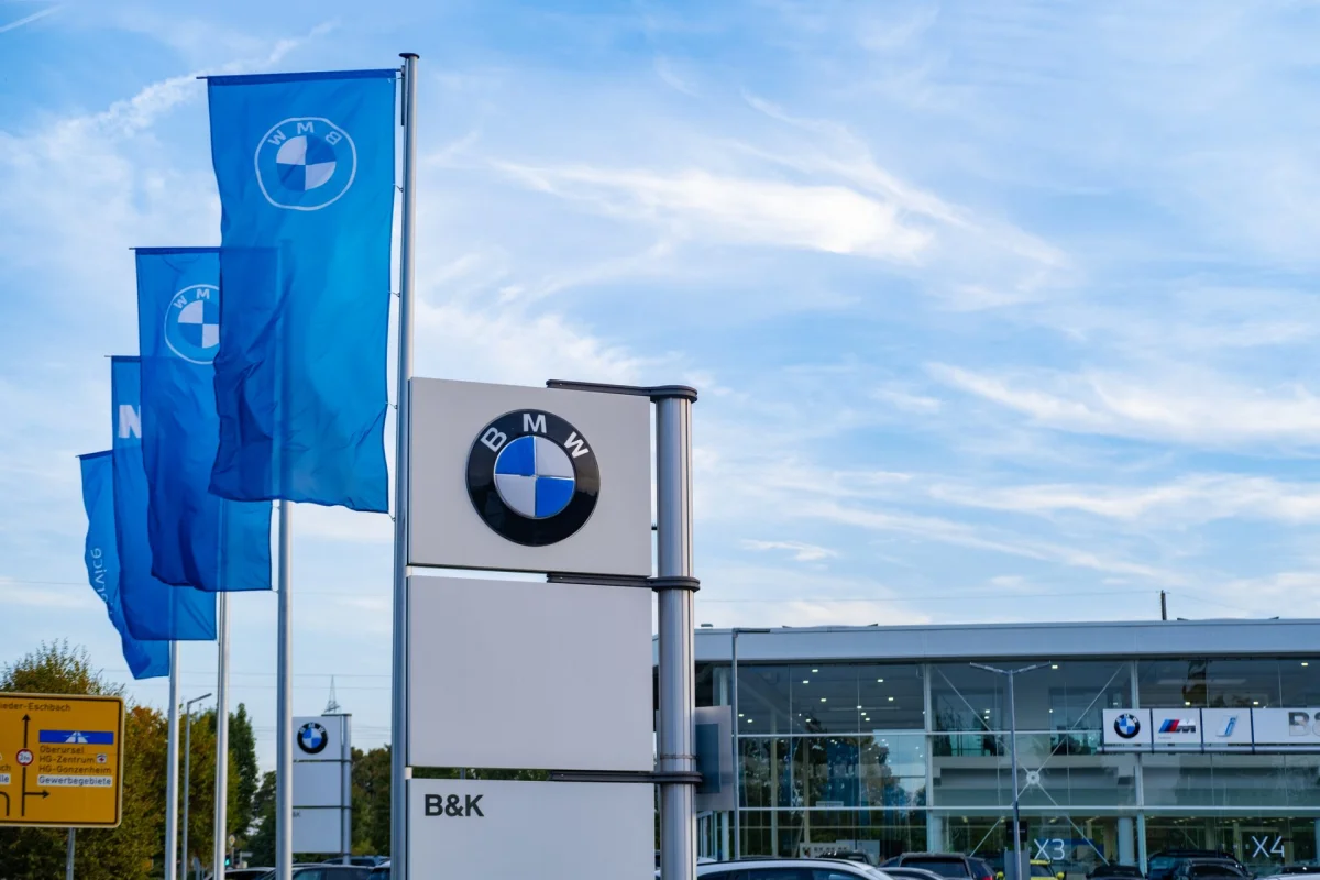 BMW rappelle plus de 300 000 véhicules mondialement - BMW