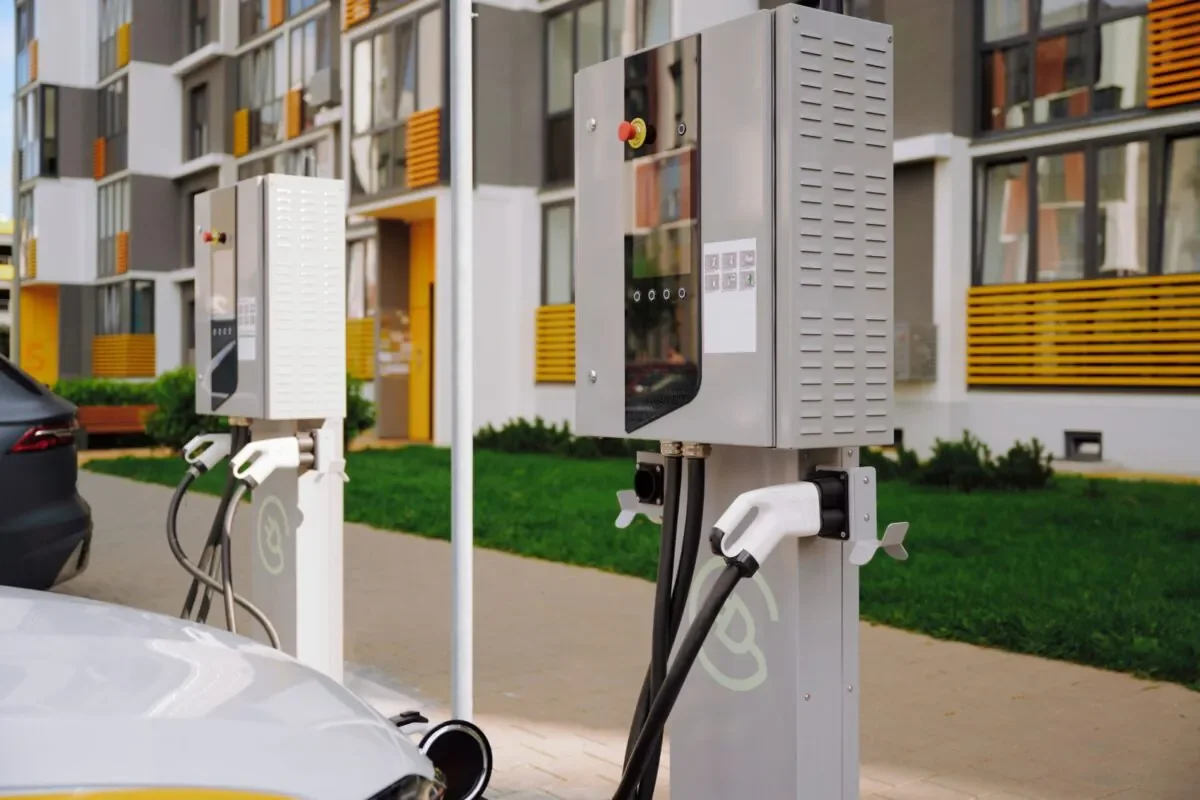 Jusqu'à 12 500 € pour bornes en copropriété : obstacles persistants - bornes de recharge
