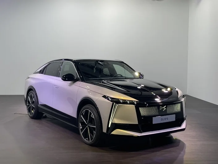 DS N°8 : Nouveau porte-étendard du luxe automobile français ? - DS N°8