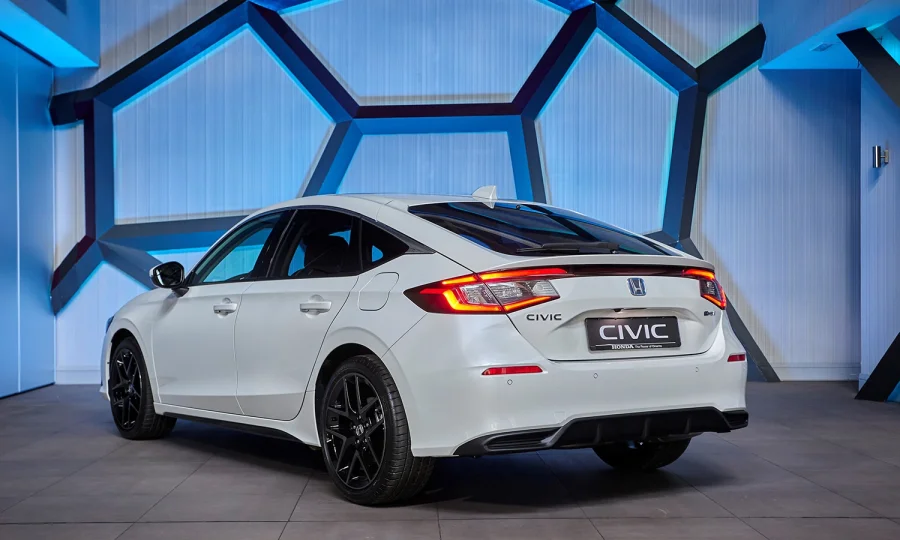 Honda Civic restylée : Performances et Économie au Quotidien - Honda Civic 2023