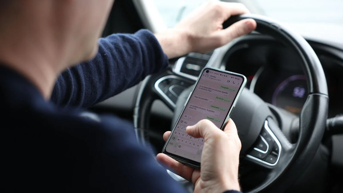 Retrait de permis : téléphone au volant interdit ici - retrait de permis