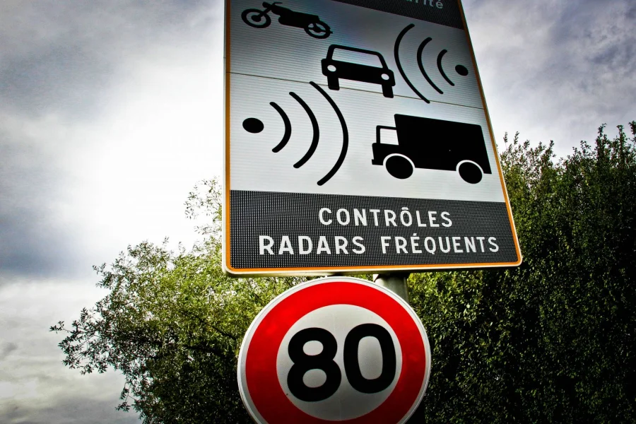 Radars en France : vérification d'assurance pour excès de vitesse - radars automatiques