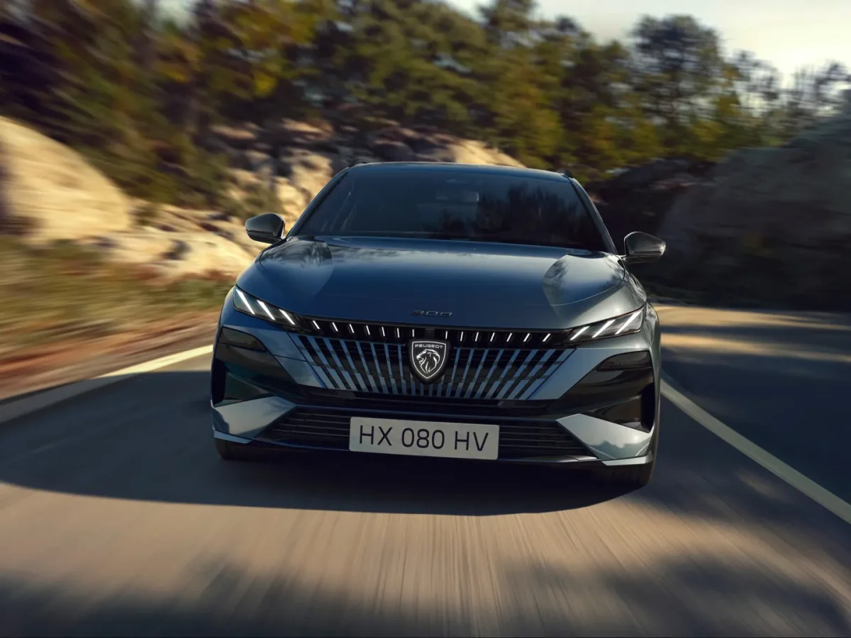 Peugeot 308 restylée : retour du diesel et tarifs dévoilés - Peugeot 308
