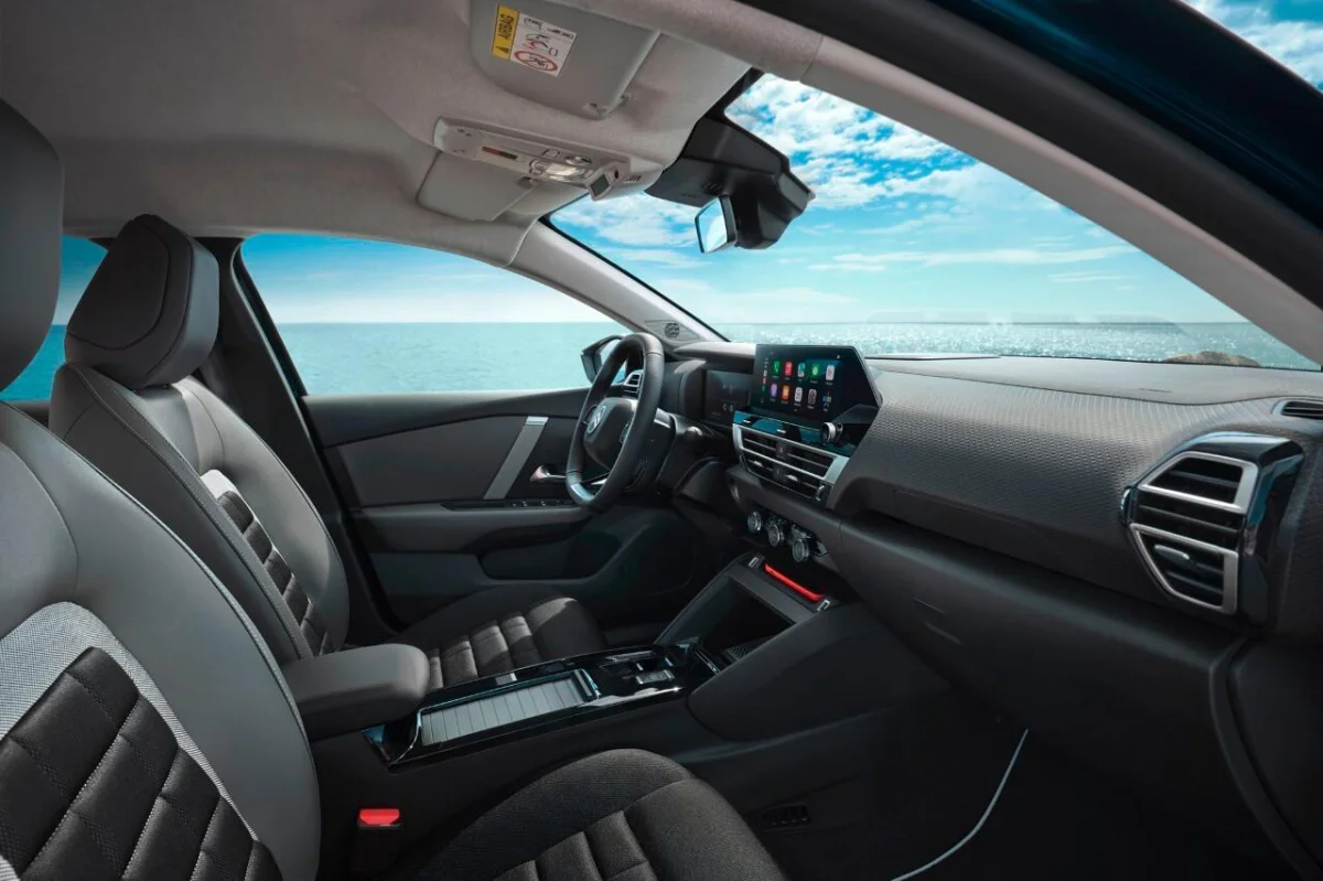 Découvrez l'intérieur de la Citroën C4 hybride restylée - Citroën C4 hybride