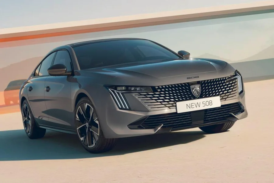 Renault Arkana, Peugeot 508 : ces 10 modèles quittent 2025 - Renault Arkana
