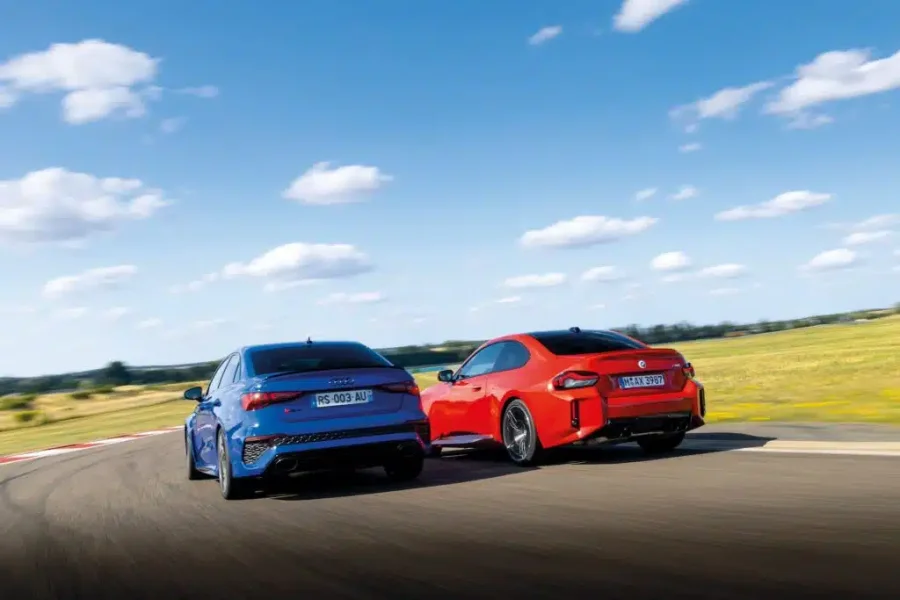 Audi RS3 vs BMW M2 Competition : Duel Imbattable - Audi RS3