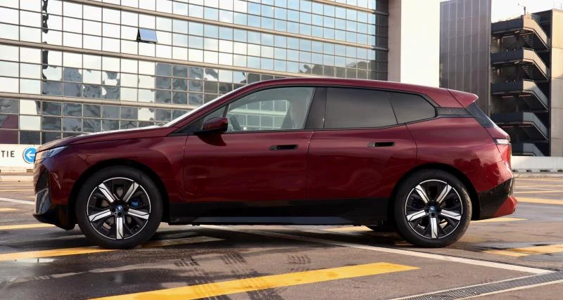 Comparatif : BMW iX vs BMW iX3 restylé, quel SUV choisir ? - BMW iX