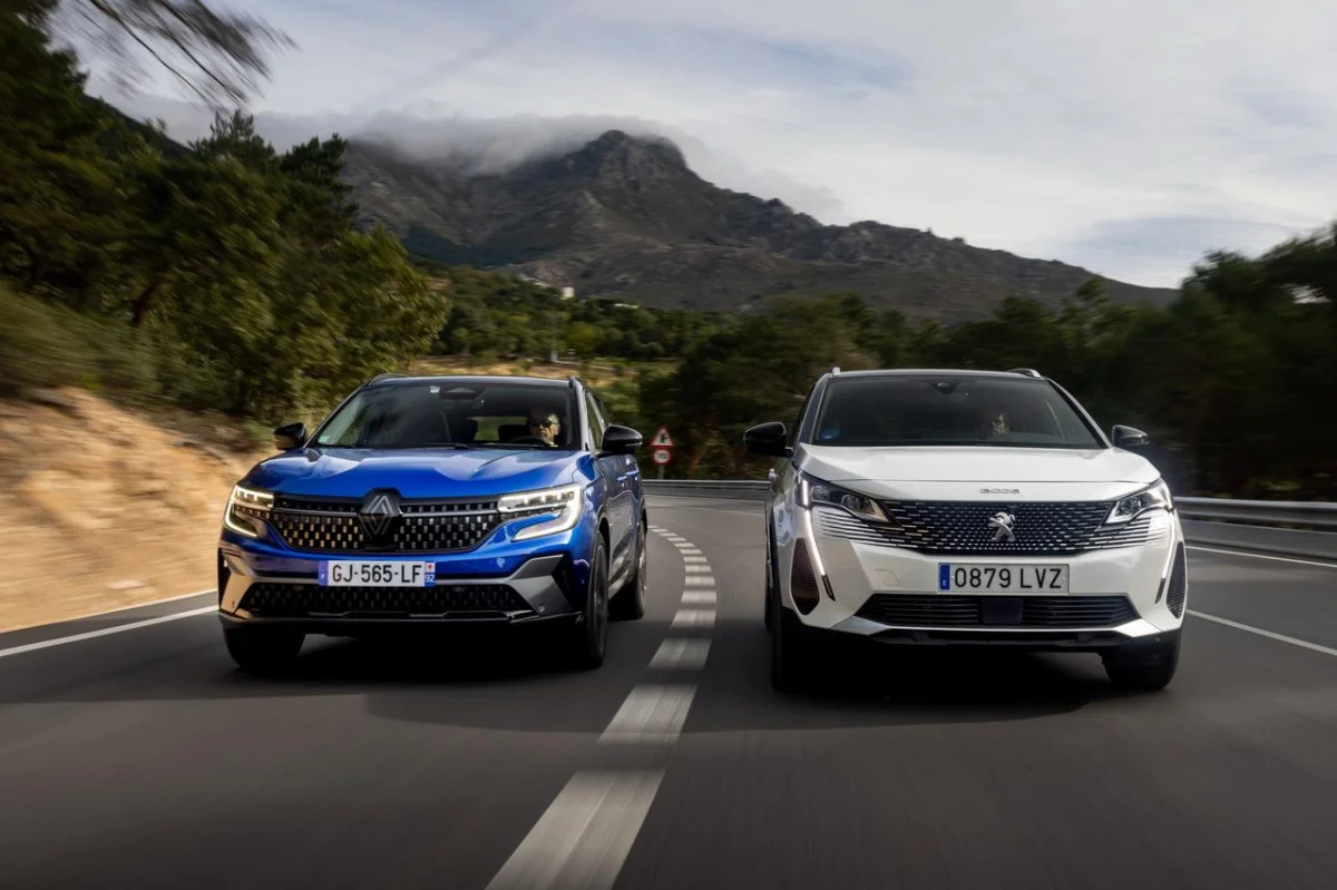 Renault Austral vs Peugeot 3008 : comparatif prix/équipement - Renault Austral