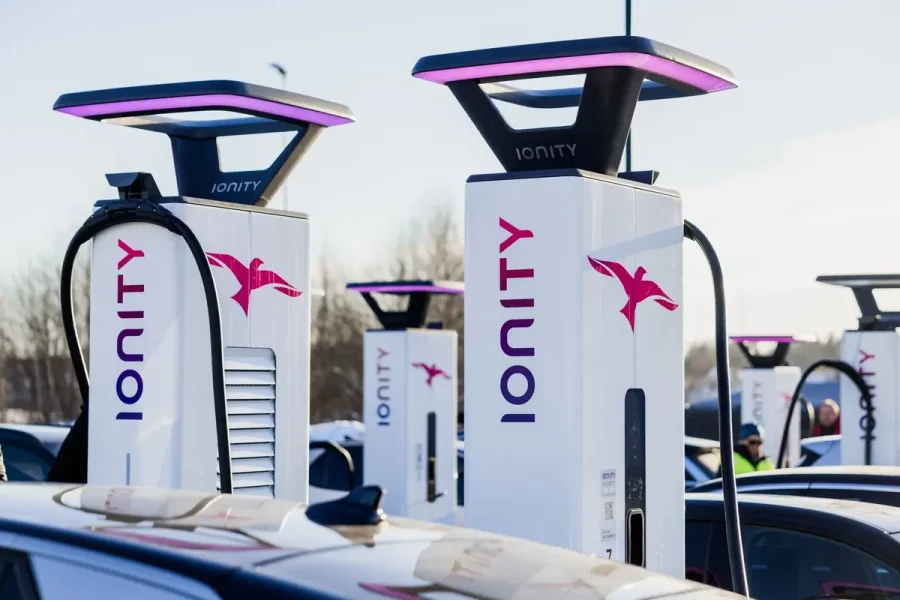 Ionity déploie sa borne de recharge ultra-rapide de 600 kW en France - Ionity