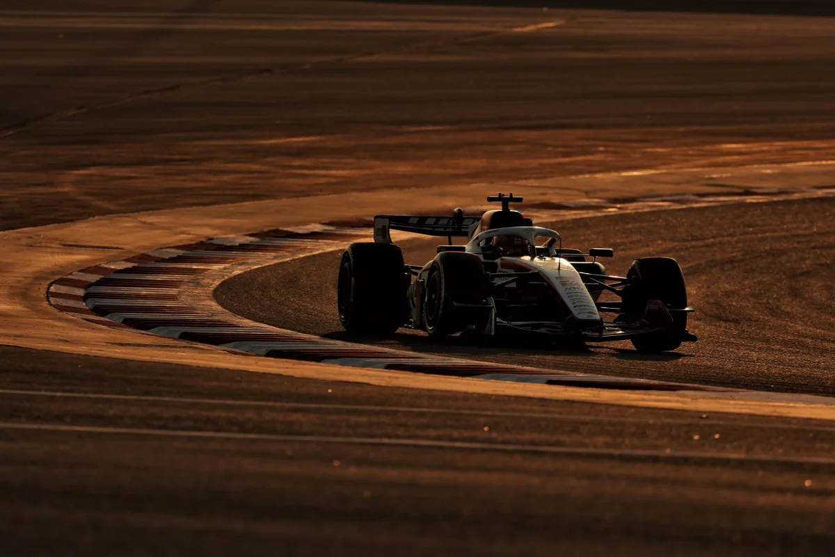 F1 : McLaren brille aux essais à Bahreïn, Ferrari en difficulté - F1 2026