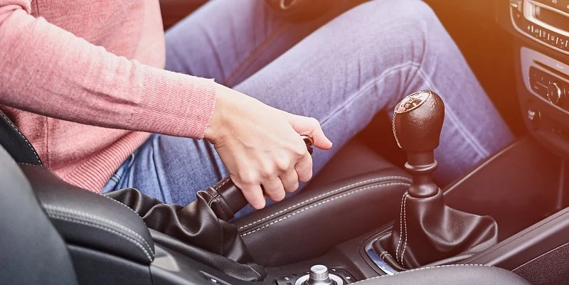 Conséquences de rouler avec le frein à main activé - frein à main